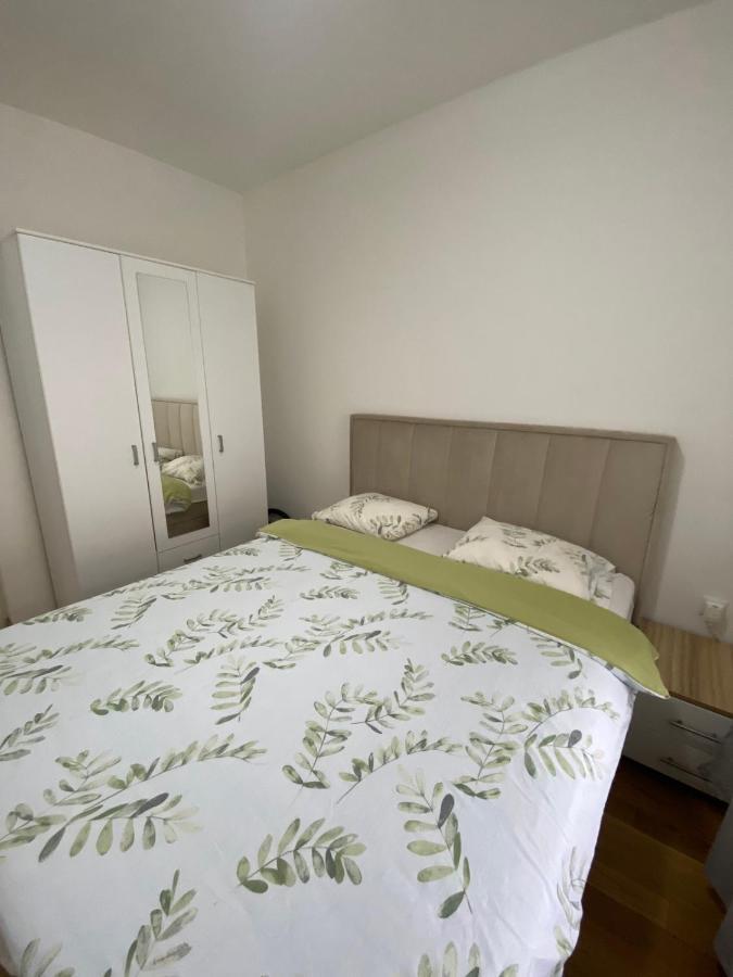 Falcon Appartement Banja Luka Buitenkant foto